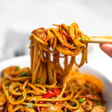 Chicken Lo Mein Recipe (Gluten-Free) - The Yummy Bowl Easy Chicken Lo Mein, Chicken Lo Mein Recipe, Crockpot Chicken Enchiladas, Chicken Zucchini Casserole, Lo Mein Recipe, Chicken Fried Rice Easy, Chicken Lo Mein, Chicken Casserole Easy, Lo Mein Recipes