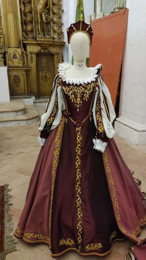 Elizabethan Dress Gowns, 1400s Fashion Women, 1400s English Fashion, 1530s Dress, Tudor Style Fashion, European Royalty Fashion, Tudor Era Dress, Medieval Princess Outfit, 1530s Fashion