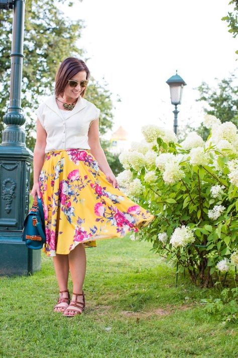 Blogiversary Outfit | ModCloth Floral Skirt + Gladiator Sandals + UV top | Check out this post to win a $100 ModCloth gift card! Black And White Pumps, Outfit Ideas For Summer, High Collar Blouse, Teacher Clothes, Moms Fashion, Casual Outfits For Moms, Holy Moly, Floral Midi Skirt, Fashion Victim