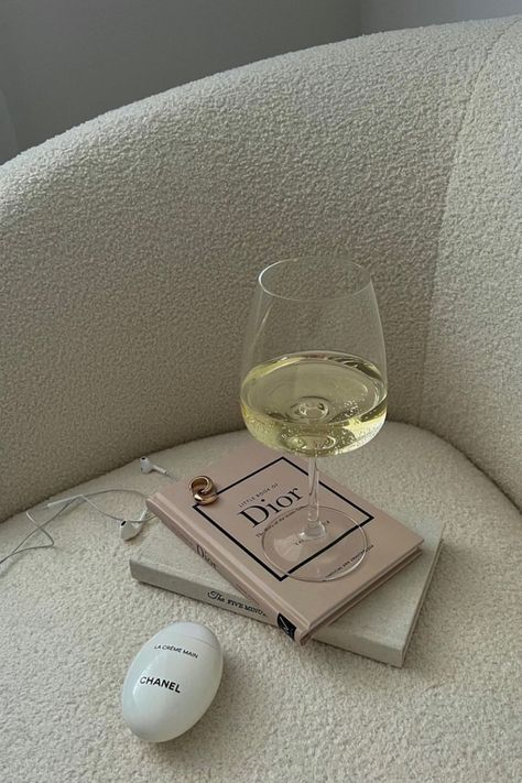 Aesthetic Instagram Reel Cover, Dior Book Aesthetic, Reel Covers Instagram Aesthetic, Dior Aesthetic Wallpaper, Little Book Of Dior, Bookstagram Aesthetic, Dior Book, Aesthetic Content, Cream Aesthetic