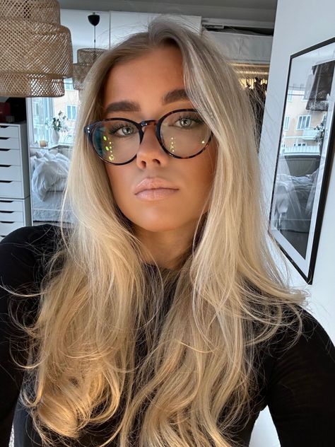 Blonde Girl With Glasses, Glasses Blonde Hair, Blonde Hair Glasses, Blonde Glasses, Glasses Inspo, Glasses For Face Shape, Dark Blonde Hair Color, Dark Blonde Hair, Light Hair Color