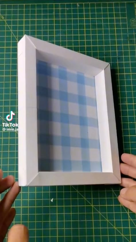 3d Polaroid Template, Cartoon Box Diy, Paper Design Ideas Backgrounds, How To Make Frames Diy, How To Make A Frame, How To Make Photo Frame At Home, Paper Anime Crafts, Bts Diy Gift Ideas, Aesthetic Craft Ideas With Paper