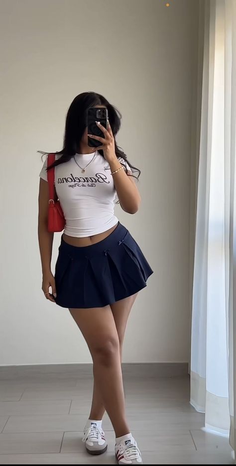 Summer Outfits Baddie, Baddie Ideas, Mini Skirt Outfit, Outfits Baddie, Looks Party, Looks Street Style, Classy Casual Outfits, Streetwear Fashion Women, Simple Trendy Outfits