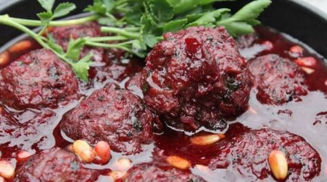 Armenian Cherry Kabab Syrian Cuisine, Syrian Recipes, Ciroc Recipes, Crohns Recipes, East Recipes, Endive Recipes, Syrian Food, Middle East Food, Mackerel Recipes