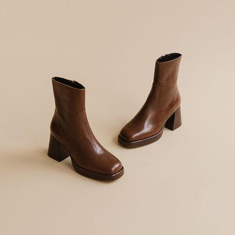 https://www.jonak-paris.com/collection/shoes/lowboots-booties/n11/d0/s/p/c/b/e.html#i=7677 Winter Shoes Aesthetic, Brown Booties Outfit, Pretty Boots, 90s Boots, Brown Heeled Boots, Unique Models, Half Boots, Booties Outfit, Pointed Toe Boots