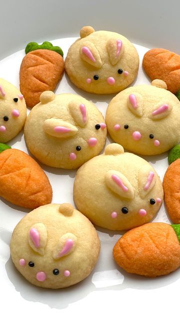 Diy Truffles, Easter Bakes, Garden Cupcakes, Kawaii Cookies, Cookie Recipes Decorating, German Cookies, Cute Bakery, Linzer Cookies, Easter Menu