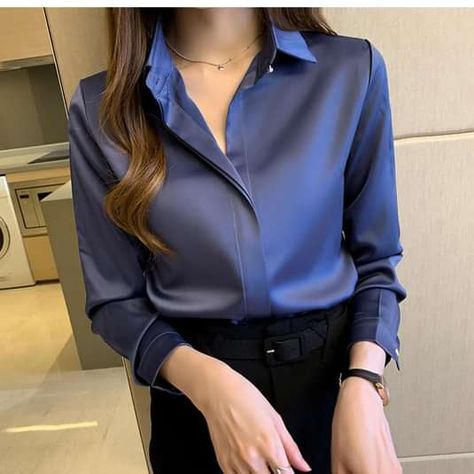 Satijnen Blouses, Satin Shirts, Office Blouse, Straight Clothes, White Shirts Women, Office Fashion Women, Elegante Casual, Mode Casual, Satin Blouses