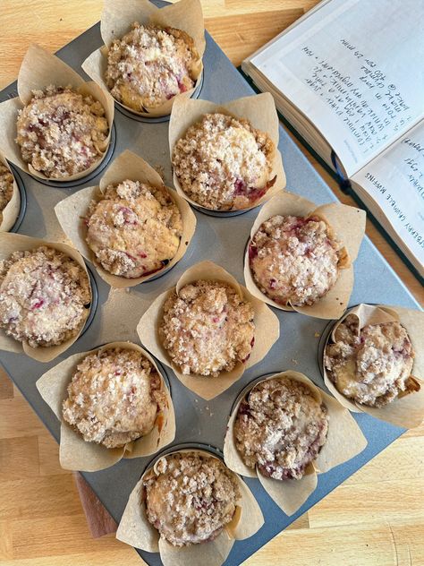 Bakery Style Raspberry Muffins Bakery Style Raspberry Muffins, Cafe Style Muffins, Raspberry Crumble Muffins, Raspberry Muffins With Crumble Topping, Bakery Style Muffin Recipes, Large Muffin Recipes, Paradise Bakery, Raspberry Muffin Recipes, Christmas Muffins