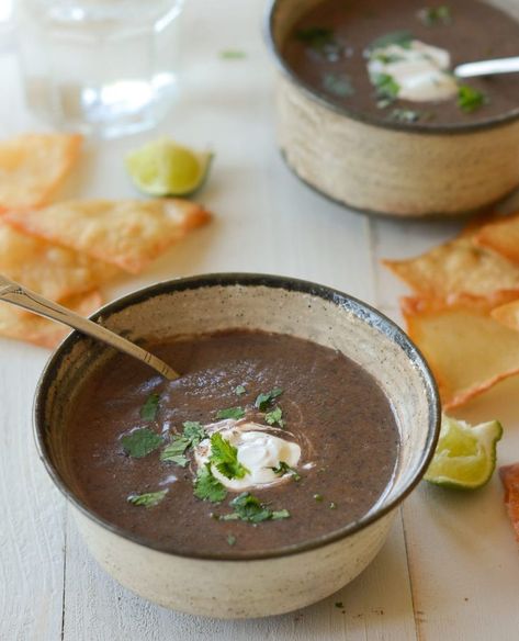 Blended Soup Recipes, Blender Soup, Black Bean Soup Recipe, Once Upon A Chef, Soup Easy, Pureed Soup, Bean Soup Recipes, Black Bean Soup, Fall Soups