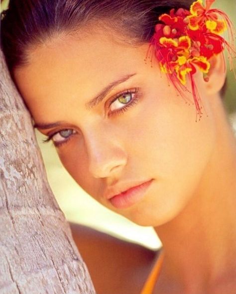 Lima Adriana, Adriana Lima Outfit, Adriana Lima Makeup, Adriana Lima Young, Marinette Et Adrien, Serious Skin Care, Rich Girl Lifestyle, Model Aesthetic, Adriana Lima