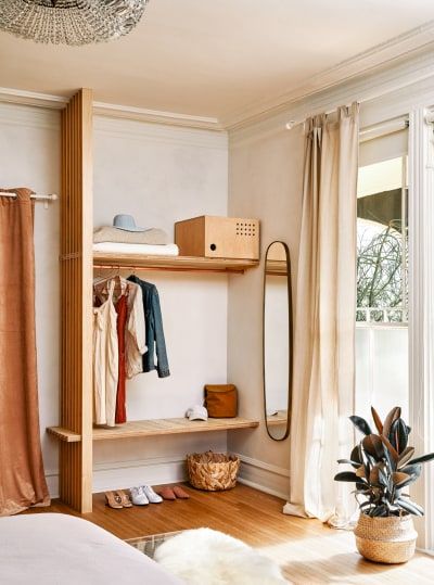 6 Decor Tricks Hiding at Dreamers Welcome in Wilmington Solution For No Closet In Bedroom, Open Closet Guest Room, Open Space Above Closet, Clothes Racks Bedroom, Closet For Small Spaces, Closet Without Doors, Cobalt Blue Bedrooms, Hotel Closet, Exposed Closet