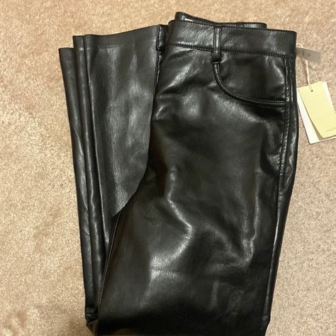 Aritzia Black cropped Melina vegan leather pants Wilfred Pants, Vegan Leather Pants, Black Crop, Vegan Leather, Leather Pants, Size 6, Leggings, Tags, Brand New