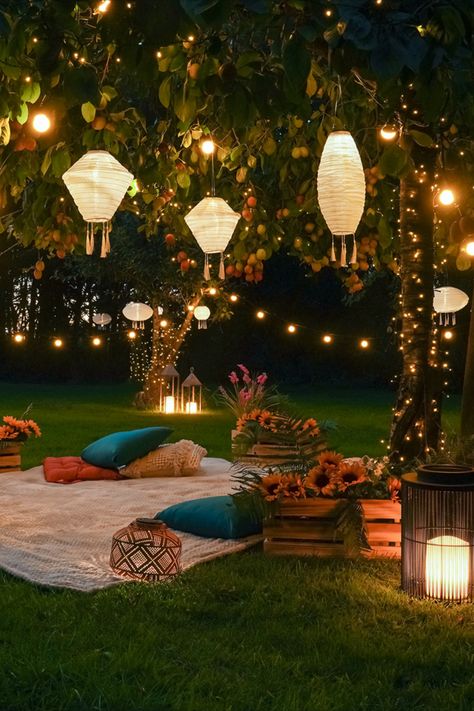 Spring Birthday Party, Perjalanan Kota, Decoration Shabby, Outdoor Fairy Lights, Cozy Patio, Night Garden, Outdoor Decor Backyard, Decoration Inspiration, Dream House Decor