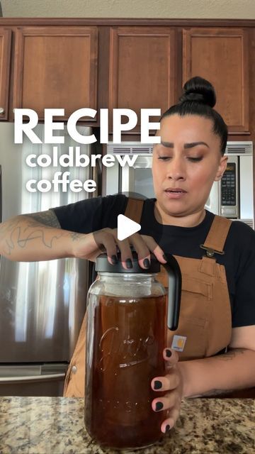 Monica Chavez | DIY | Latina on Instagram: "There's coffee at home! And it's much cheaper too.   Cold brew coffee recipe:  - 2qt (64oz) jar: this jar has a built in mesh filter but you don't need a fancy set up to make cold brew at home - 8 cups of filtered water - 2 cups coarse ground coffee  - steep coffee grounds in water for 12-24 hours in the refrigerator - strain liquid thru a fine mesh strainer (unless you're using fancy jar) - discard coffee grounds (extra points for adding grounds to your garden or compost) - enjoy cold brew on ice, dilute 1 part water to 1 part coffee (don't say I didn't warn you) - keep black unsweetened cold brew refrigerated in sealed glass or plastic container.  Will stay good for up to 2 weeks. - you can make smaller batch, just halve the recipe" Make Your Own Cold Brew Coffee, Diy Cold Brew Coffee Concentrate, Cold Brew Measurements, Cold Brew Ratio Ground Coffee, How To Cold Brew Coffee, How To Brew Coffee Without Coffee Maker, Make Cold Brew Coffee At Home, Homemade Cold Brew Coffee Recipe, Cold Brew Coffee Recipe Ratio