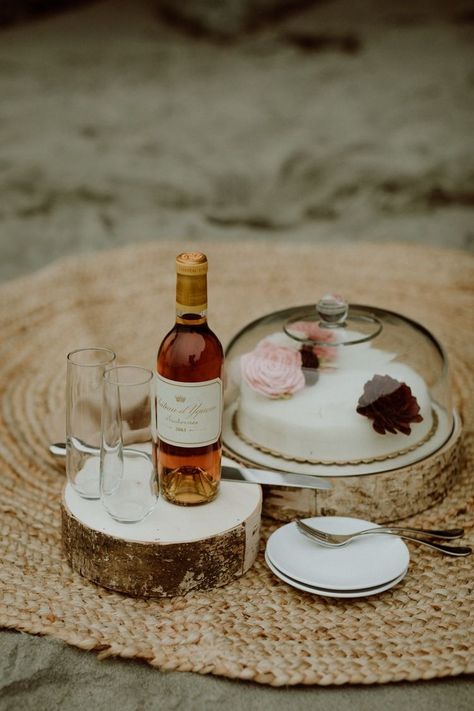 Beach Elopement Picnic, Beach Elopement Decor, Wedding Beach Picnic, Elopement Food, Picnic Themes, Mexico Pics, Elopement Picnic, Picnic Elopement, Beach Elopement Ideas