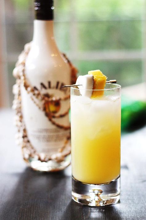 Coconut Pineapple Rum Drink | http://cookswithcocktails.com/coconut-pineapple-rum-drink/ Pineapple Rum Drinks, Coconut Rum Drinks, Fresh Coconut Water, Malibu Coconut, Malibu Rum, Pineapple Rum, Fresh Coconut, Rum Drinks, Coconut Rum