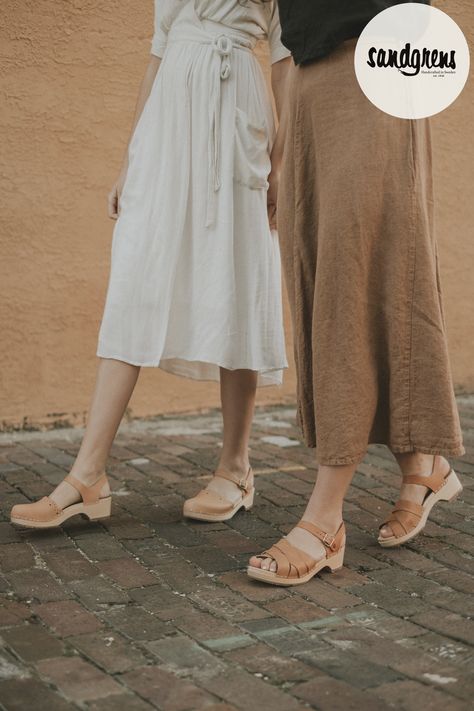 Loving our clogs in the color nude? Find your favorite on the website. Sandgrens Clogs Outfit, How To Wear Clogs Outfits, Swedish Clogs Outfit, How To Style Clogs, How To Wear Clogs, Sandgrens Clogs, Clogs Outfits, Clogs For Women, Clogs Outfit