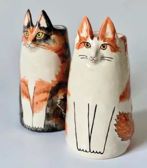 Ceramic Cats, Cat Dishes, Air Dry Clay Projects, Hand Built Pottery, Clay Vase, Ceramic Figures, Ceramics Pottery Art, Arte Inspo, Ceramics Projects