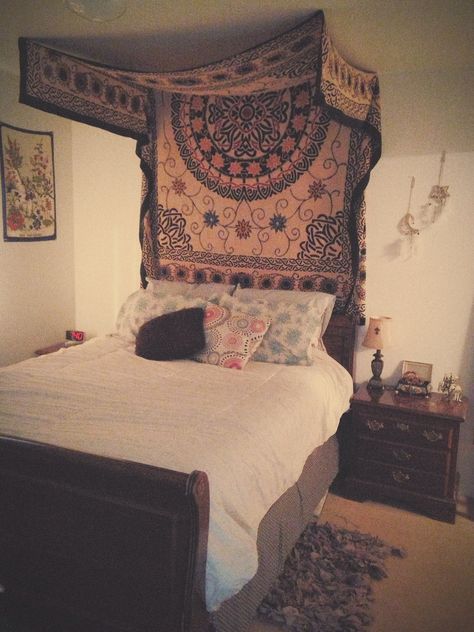 decided to hang up my favorite tapestry and it turned out super cool! we love it :) Tapestry over bed. Cool Ways To Hang Tapestries, Over Bed Tapestry, Hang Tapestry From Ceiling, Tapestry Over Window, Corner Tapestry Bedroom, Large Tapestry Bedroom, Blanket On Wall Decor, Bedrooms With Tapestries, Tapestry Placement Ideas