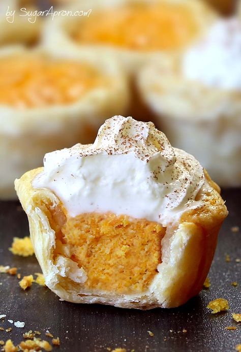 Pumpkin Pie Bites, Dessert Mini, Mini Pumpkin Pies, Pie Bites, Easy Pumpkin Pie, Homemade Pumpkin Pie, Fall Desserts Easy, Köstliche Desserts, Thanksgiving Desserts