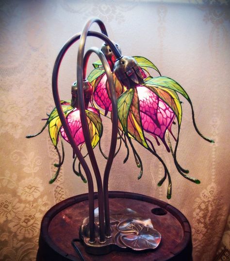 Faerie Art, Lampe Art Deco, Faery Art, Flower Lamp, Stained Glass Lamps, Tiffany Lamps, Flower Lights, Silk Flower, Beautiful Lamp