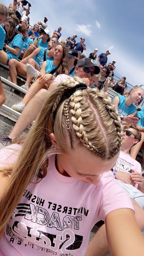 "Feminine and functional basketball hairstyles - Stylish looks for the hoop diva - Sporty and chic hair inspiration" Fun Braiding Hairstyles, Braided Top Ponytail, Hairstyles For Football Games, Tight Braided Hairstyles, Lax Hair, Race Day Hair, Football Hairstyles, Hockey Hair, Track Hairstyles