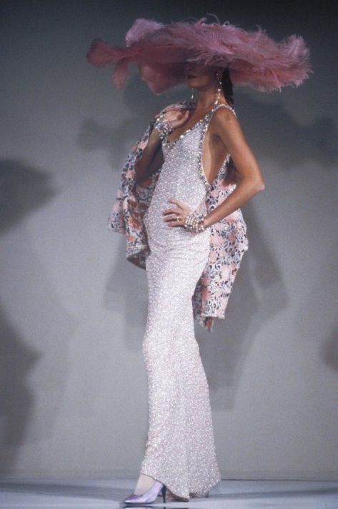 Runway 90s, Belgian Fashion, Vintage Haute Couture, 90s Runway Fashion, Runway Fashion Couture, Emanuel Ungaro, Gisele Bündchen, Claudia Schiffer, Naomi Campbell