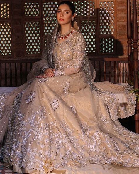 Inbox us to order ✉📬 Or contact 📞 +923074745633 📞☎ (WhatsApp ✔) Lehenga Golden, Bridal Pishwas, Sadaf Fawad Khan, Pakistani Bridal Dresses Online, Pakistani Bridal Lehenga, Pakistan Bridal, Asian Wedding Dress Pakistani, Wedding Dresses Pakistani, Bridal Mehndi Dresses