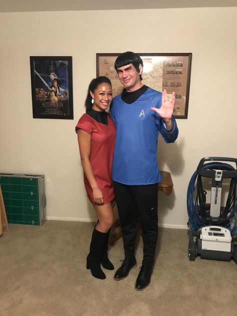 Star Trek: Into Darkness Spock and Uhura Halloween couples costume! Star Trek Couples Costumes, Star Trek Halloween, Spock And Uhura, Star Trek Costumes, Halloween Couples Costume, Star Trek Costume, Halloween Couples, Star Trek Into Darkness, Couples Costume