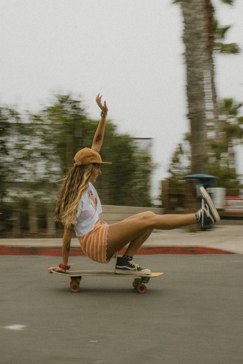 Skater Photoshoot, Longboard Aesthetic, Basketball Table, Surfergirl Style, Skater Girl Aesthetic, Football Fitness, Skater Chick, Skateboard Photos, Skateboard Aesthetic