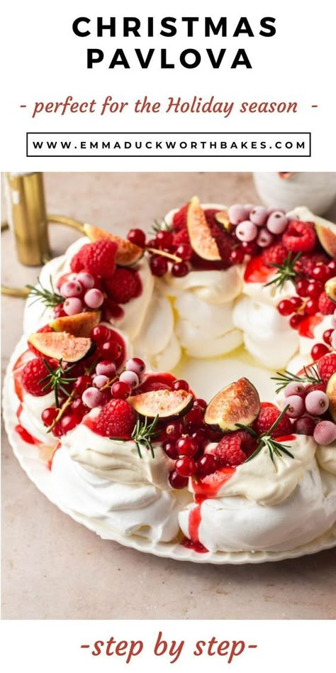 Pavlova New Years Eve, Strawberry Pavlova Recipe, Christmas Wreath Pavlova, Pavlova Wreath Recipe, Meringue Wreath Christmas, Pavlova Christmas Wreath, Pavlova Recipe Christmas, Pavlova Wreath Christmas, Merengue Desserts