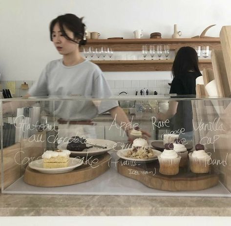 Barista Outfit, Minimal Cafe, Cafe Display, Display Cake, Cafe Counter, Korean Cafe, Coffee Shop Interior Design, Cafe Shop Design, Coffee Shop Aesthetic