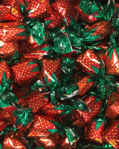 Strawberry Bon Bons, Andes Mints, Bon Bon Candy, Old School Candy, Andes Mint, Strawberry Candy, Nostalgic Candy, Glass Candy Dish, Candy Wrappers