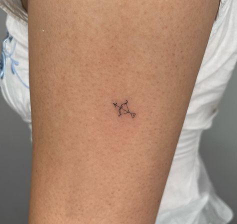 Small Dainty Taylor Swift Tattoos, Winner Tattoo Ideas, Tattoo Ideas Delicate, Simbols Tattoo, Ephemeral Tattoo, Box Tattoo, Cupid Tattoo, Minimal Tattoos, Petite Tattoos