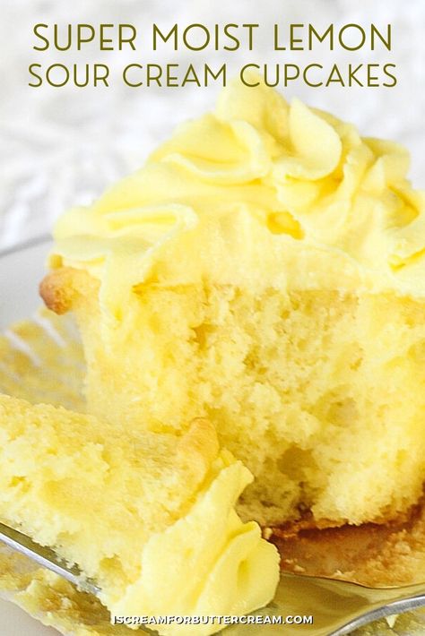 Lemon Oreo Cupcakes, Fluffy Lemon Cupcakes, The Best Lemon Cupcakes, Super Moist Lemon Cupcakes, Lemon Cupcakes With Lemon Buttercream, Best Moist Cupcakes, Super Moist Cupcake Recipe, Best Moist Cupcake Recipe, Lemon Wedding Cupcakes