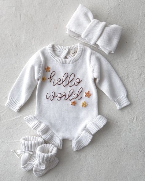 Newborn outfits can’t be any cuter.. 😍 Baby Girl Announcement Outfit, Newborn Outfits Bringing Home, Newborn First Outfit, Going Home Outfit For Baby Girl, Baby Girl Coming Home Outfit Winter, White Newborn Outfit Coming Home, Newborn Going Home Outfit, Take Home Outfit Girl, Newborn Baby Girl Outfits