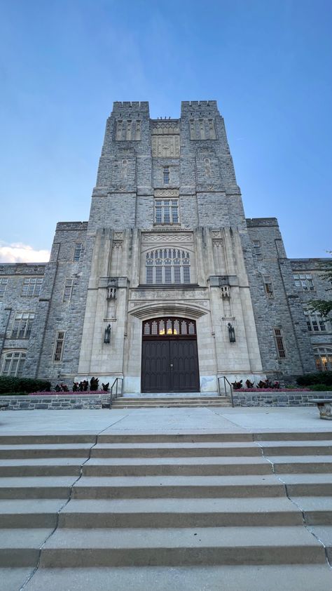 virginia tech is such a photogenic campus, both during the night and day #yunxiaoyu #darkacademia #academia #academic #photogenic #university #uni #beautiful #vtech #virginiatech #virginiatechnology #virginiapolytechnic Virginia Tech Aesthetic, Virginia Tech Campus, V Tech, Virginia Tech Hokies, Tech Aesthetic, College Board, Life Board, Virginia Tech, Dream College