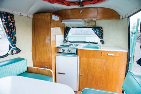 Volkswagen Westfalia Campers, Eriba Puck, Vw Microbus, Volkswagen Westfalia, Volkswagen Type 2, Vintage Camper Remodel, Volkswagen Van, Trailer Interior, Retro Caravan