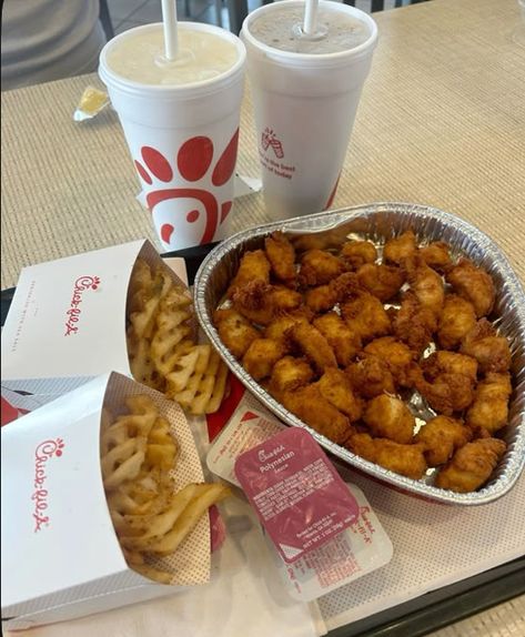 #chickfila #lovemode #pinterest Chick Fil A Heart Shaped Trays, Valentines Day Chick Fil A, Valentines Chick Fil A, Really Good Looking Food, Chickfila Valentines Day, Chick Fil A Heart Tray, Chick Fil A Valentines Day, Chick Fala, Chick Fil A Valentines