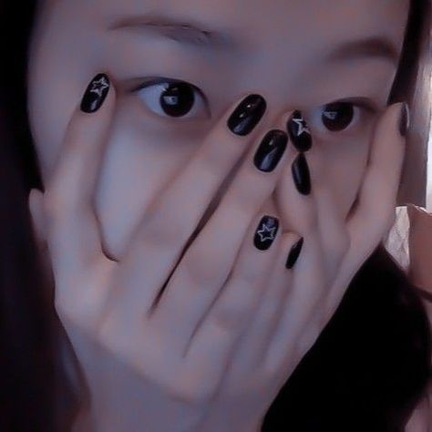 Acubi Nails Idea, Kpop Themed Nails, Kpop Idols Nails, Kpop Idol Nails, Sparkle Gel Nails, Nails Inspiration Short, Nails Kpop, Idol Nails, Black Gel Nails