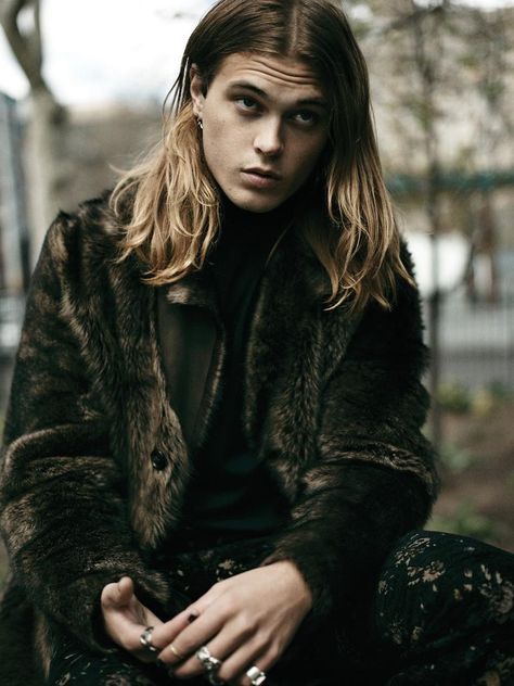 The Downtowners (Interview Magazine) Michael Bailey Gates, Long Hair Male Model, Brad Pitt Hair, Famous Male Models, Long Haired Guys, Male Posing, 2016 Style, Long Hair Guys, Long Hair Models