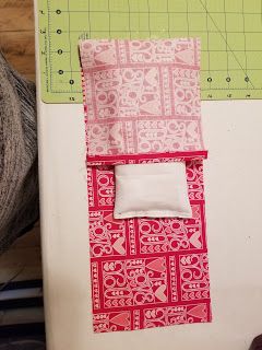 selina quilts: Tutorial for Rice Bag with Removable Cover How To Make A Rice Heating Pad, How To Make A Hot Pack Rice Bags, Rice Bag Fabric, Heated Rice Bags Diy, Microwave Rice Bags Heating Pads, How To Make A Rice Bag, Rice Bag Design Ideas, Rice Warming Bags Diy, Ice Pack Cover Diy