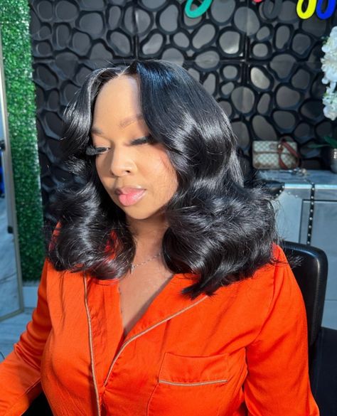 Short Sew In Hairstyles, Middle Part Curls, Sew In Curls, Middle Part Hairstyles, Frontal Wig Hairstyles, Sew In Hairstyles, Quick Weave Hairstyles, Short Curls, Slick Hairstyles