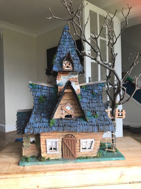 Diy 3d House Cardboard, Cardboard Halloween House Diy, Haunted House Model Diy, Haunted Cardboard House, Clay Haunted House Diy, Haunted Fairy House, Cardboard Creations Diy, Halloween Cardboard House, Diy Haunted House Decor