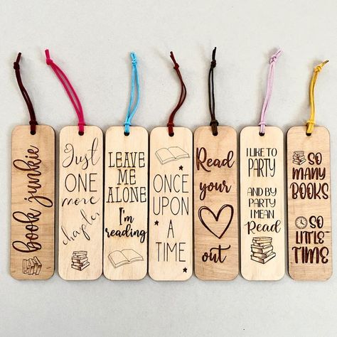 Wooden Engraved Bookmarks, Wood Engraving Gift Ideas, Wooden Bookmarks Handmade, Sayings For Bookmarks, Laser Engraved Bookmarks, Wooden Bookmark Ideas, Wood Burn Bookmarks, Wood Bookmark Ideas, Wood Burning Bookmarks