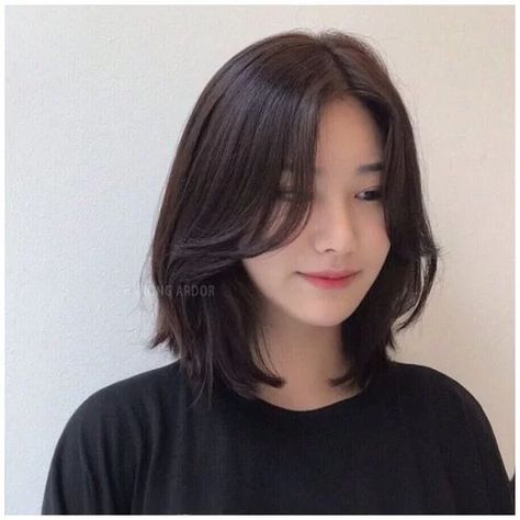 10 Model Potongan Rambut Pendek Wanita ala Artis Korea yang Kece Abis 5 Korean Short Hair, Asian Short Hair, Shot Hair Styles, Haircuts For Medium Hair, Haircuts Straight Hair, Fesyen Rambut, 짧은 머리, Short Hair Haircuts, Girl Short Hair