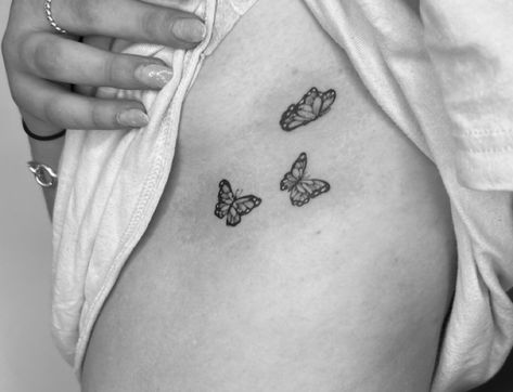 Cute Hideable Tattoos, Hideable Tattoos, 3 Butterfly Tattoo, Tattoo Cute, Tattoos Inspo, Butterfly Tattoo, Print Tattoos, Infinity Tattoo, Paw Print Tattoo