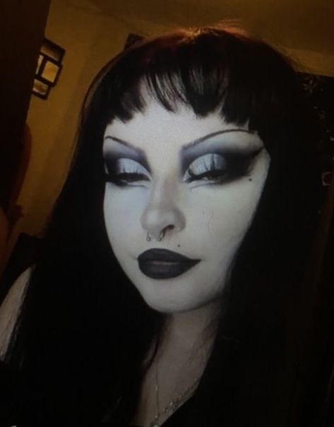 Goth Eye Makeup Looks, Different Goth Makeup, Black Goth Eye Makeup, Scary Moth Drawing, Black Makeup Looks Goth, Trad Goth Makeup Poc, Dark Gothic Makeup, Gothic Formal Makeup, 1980s Goth Makeup