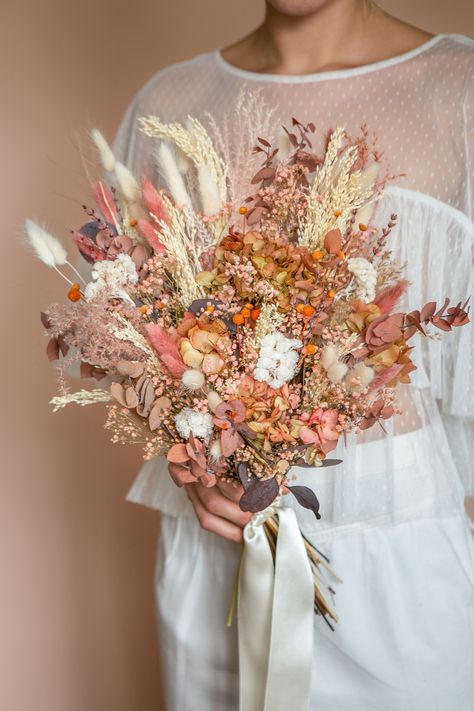 Bouquet With Dried Flowers, Wedding Bouquet Dried Flowers, Pink Gypsophila, Dried Flower Bouquet Wedding, Bouquet Dried Flowers, Bohemian Weddings, Dried Flowers Bouquet, Preserved Eucalyptus, Dried Flowers Wedding