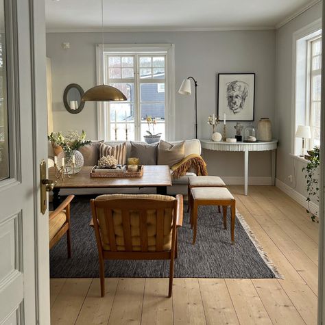 Swedish House Interior, Swedish Country House, Swedish Houses, Natural Interior Design, Scandi Home, Before School, Swedish House, House By The Sea, Natural Interior